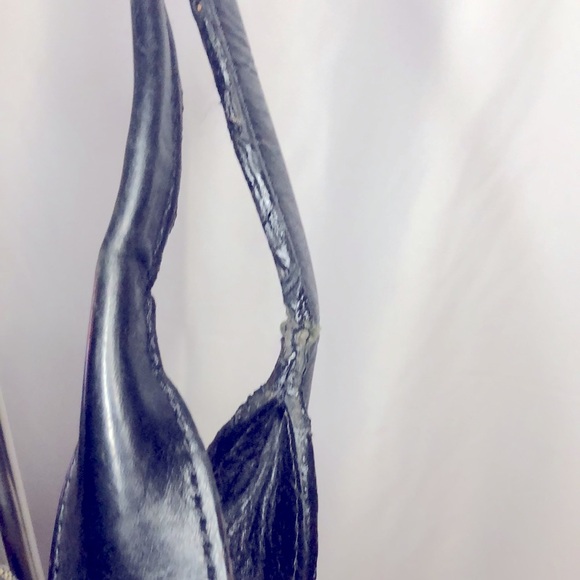 MICHAEL KORS tan and black signature satchel. Leather and canvas exterior. - Picture 8 of 16